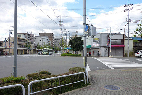 ②七条七本松の交差点を直進します。