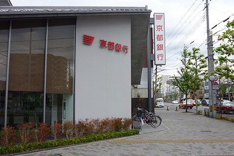 ➀七条西大路の交差点を東に七条通りを進んでください。